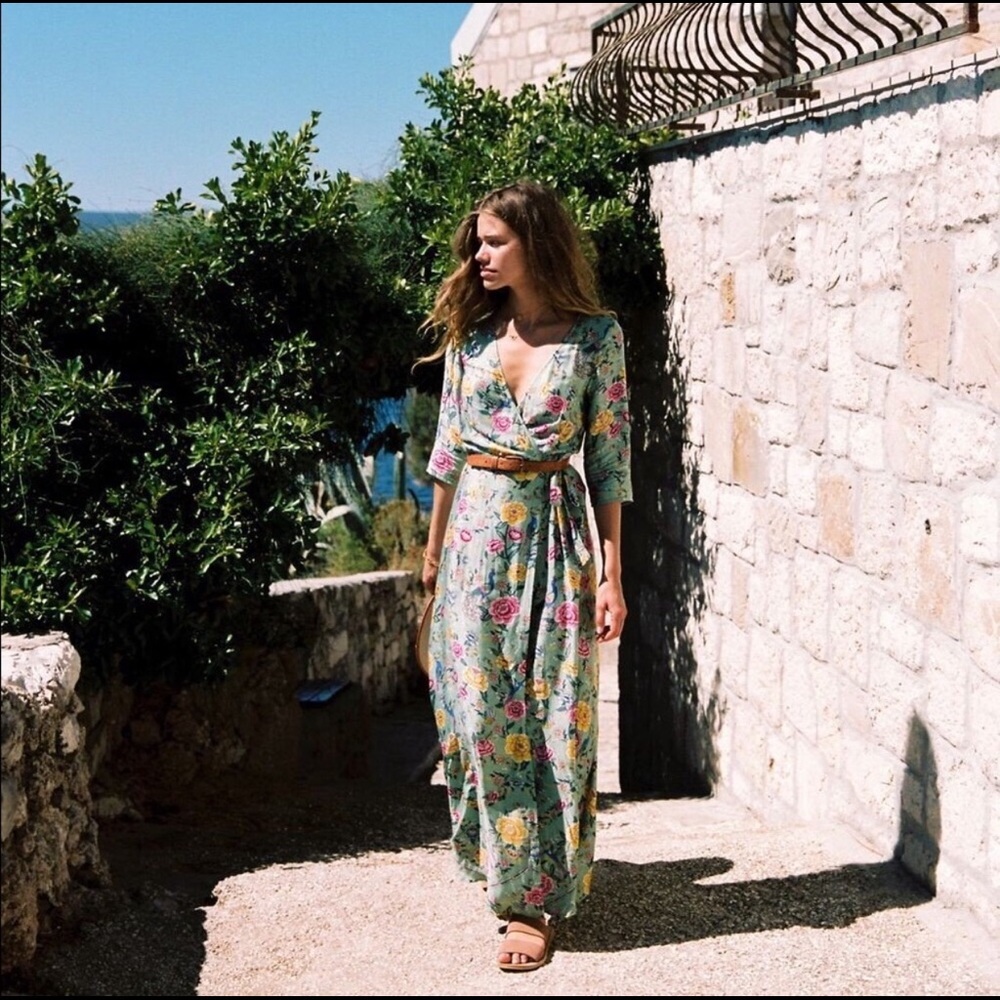 Beautiful Arnhem portofino wrap dress